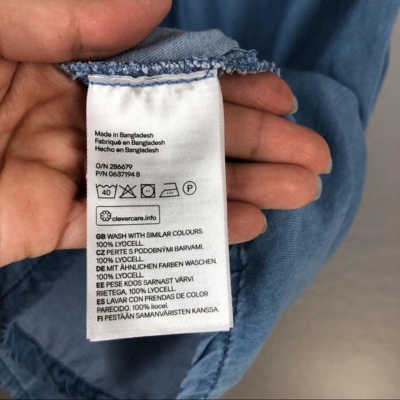 ❌SOLD❌ H&M Embroidered Off The Shoulder Chambray Dress 2 - Picture 5 of 7